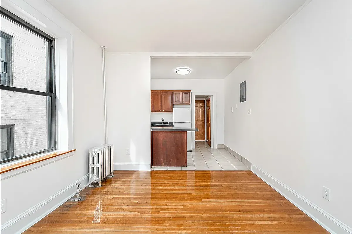 Building Photo - 21-54 Crescent St #D3