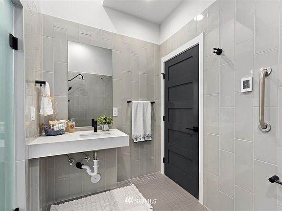 2nd image of 3026 SW Charlestown St #2