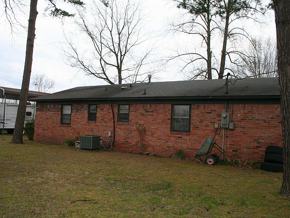 2nd image of 105 Love St