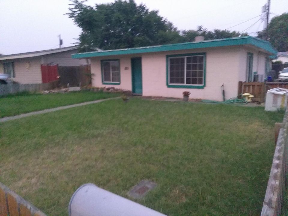 1st image of 825 S Ivy St