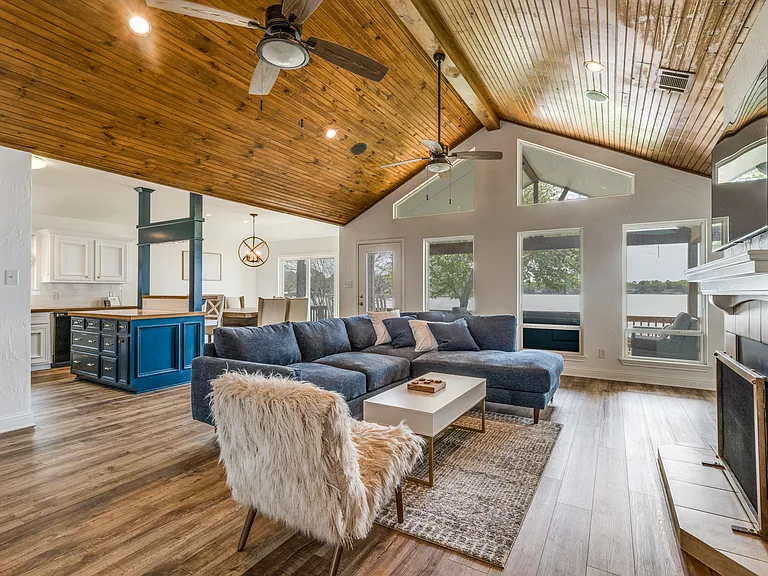 127 Jeffrey Cir — Photo 3