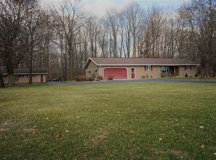 W6494 Center Valley Rd, Shiocton, WI 54170