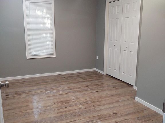 4th image of 710 E Elm St