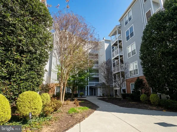 3176 Summit Square Dr #4-E4, Oakton, VA 22124