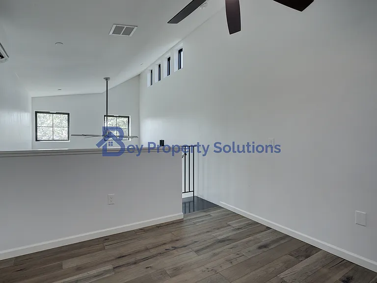 115 S Elm St — Photo 13
