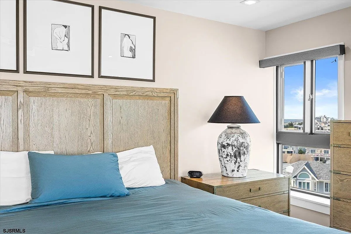 3 bed, 2.0 bath, 1966 sqft, $100,000 — Photo 4