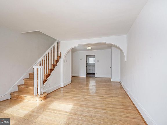 4th image of 905-909 Christian St