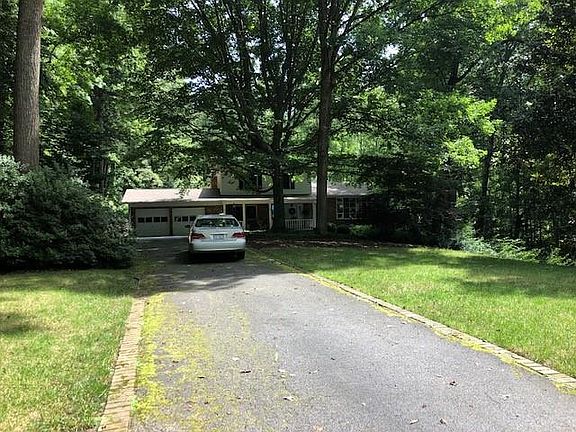 2nd image of 819 Chesterfield Cres