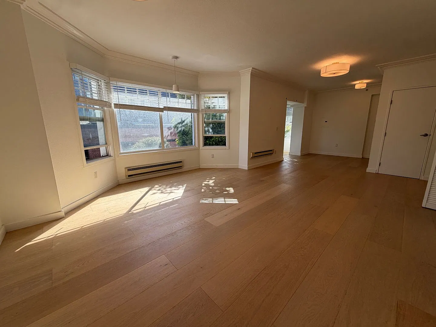 900 Van Ness Ave — Photo 1