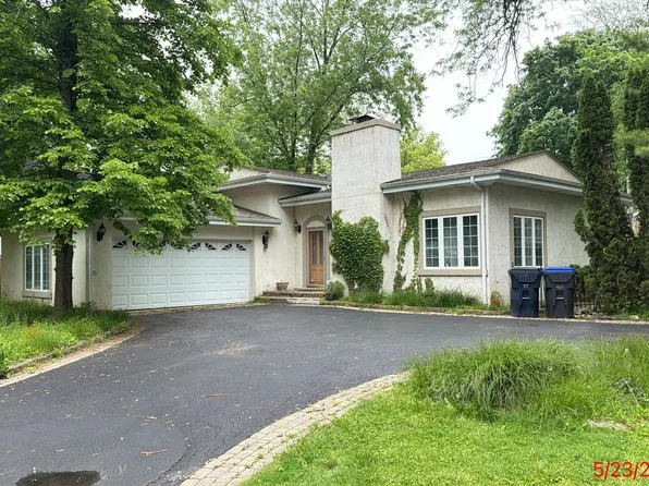 757 Strawberry Hill Dr, Glencoe, IL 60022