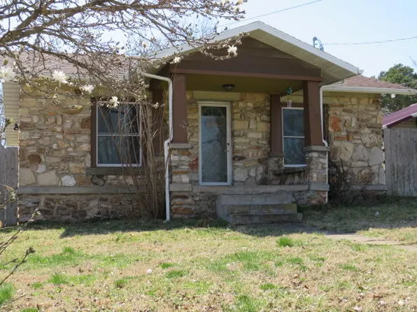 425 W Commercial Street, Mansfield, MO 65704