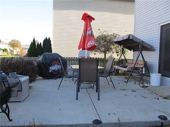 3rd image of 916 Larkfield Dr