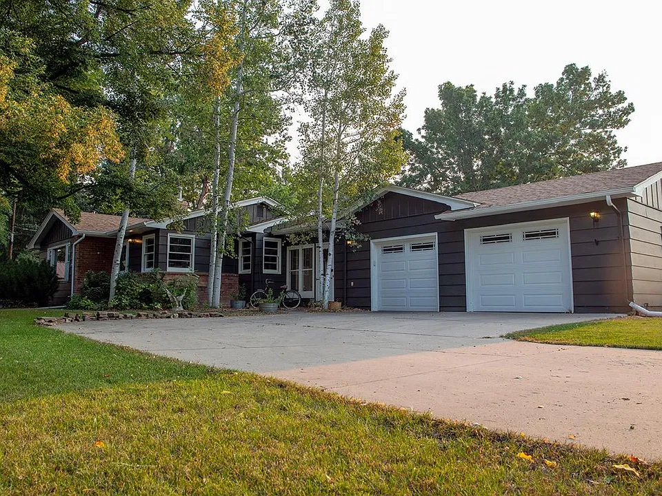 1553 Lake Dr