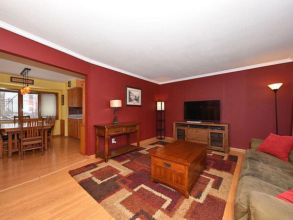 2nd image of 842 S 88th St