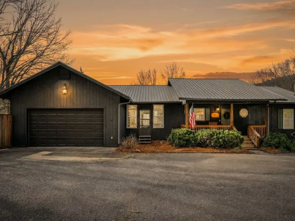 929 Old Casey Cove Rd, Lancaster, TN 37166