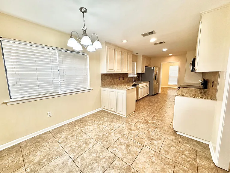 1323 Tamari Dr — Photo 9