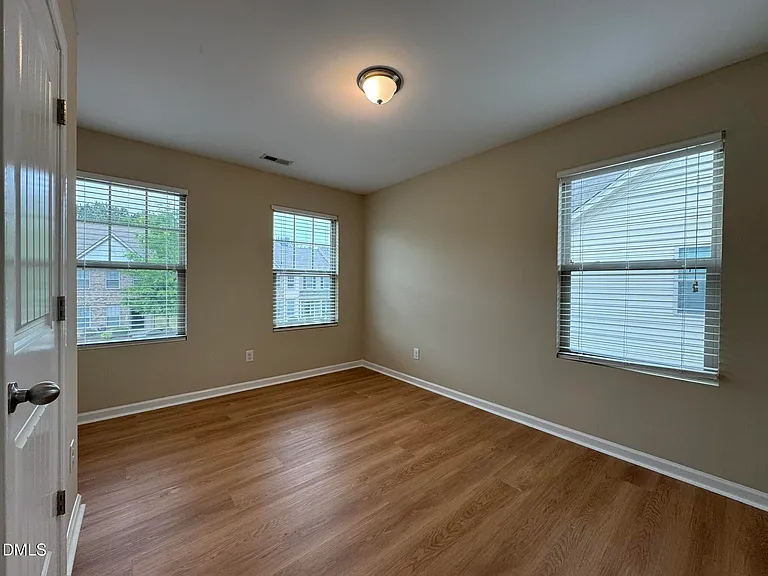 4478 Middletown Dr — Photo 29