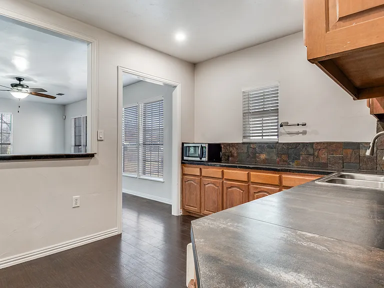 616 Wayne St — Photo 10