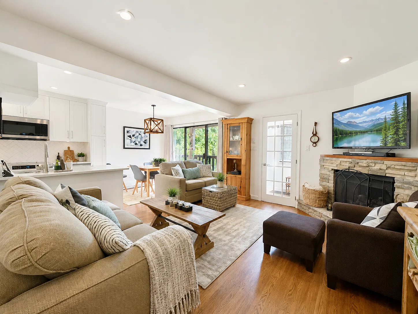 Furnished 2-bed townhouse in Alpine for a 3-month winter rental — Photo 1