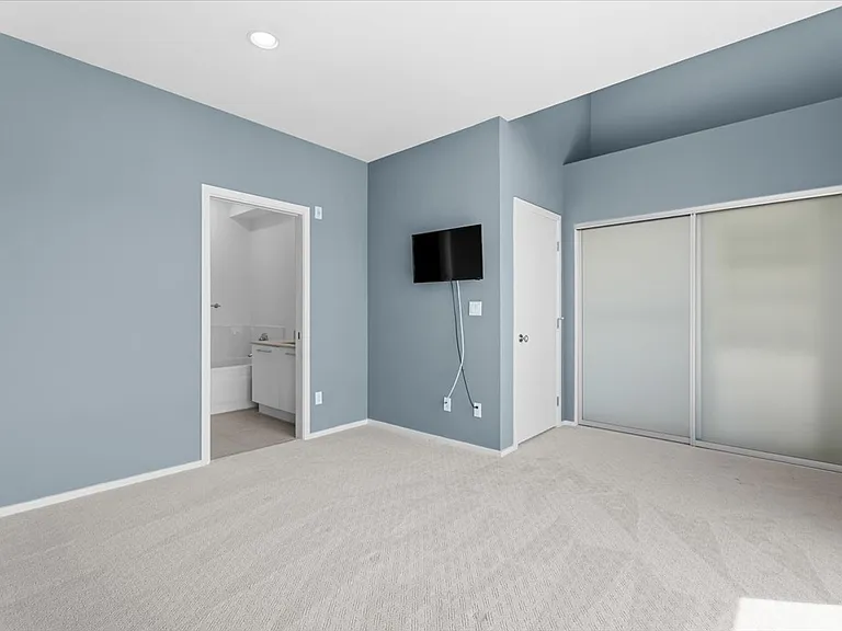 4151 Redwood Ave #305 — Photo 21