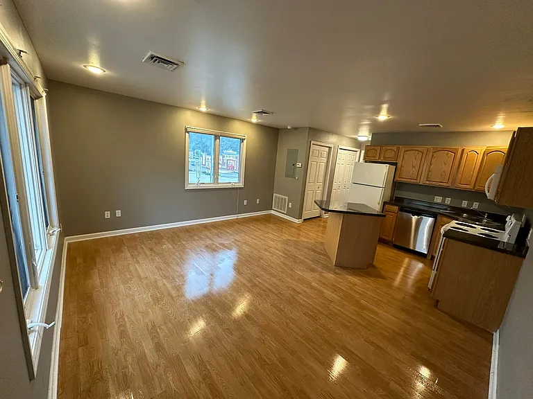 350 Boyers Ave #101 — Photo 8