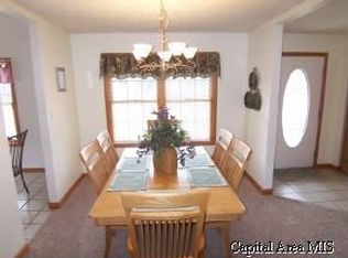 406 E Wineman St, Auburn, IL 62615