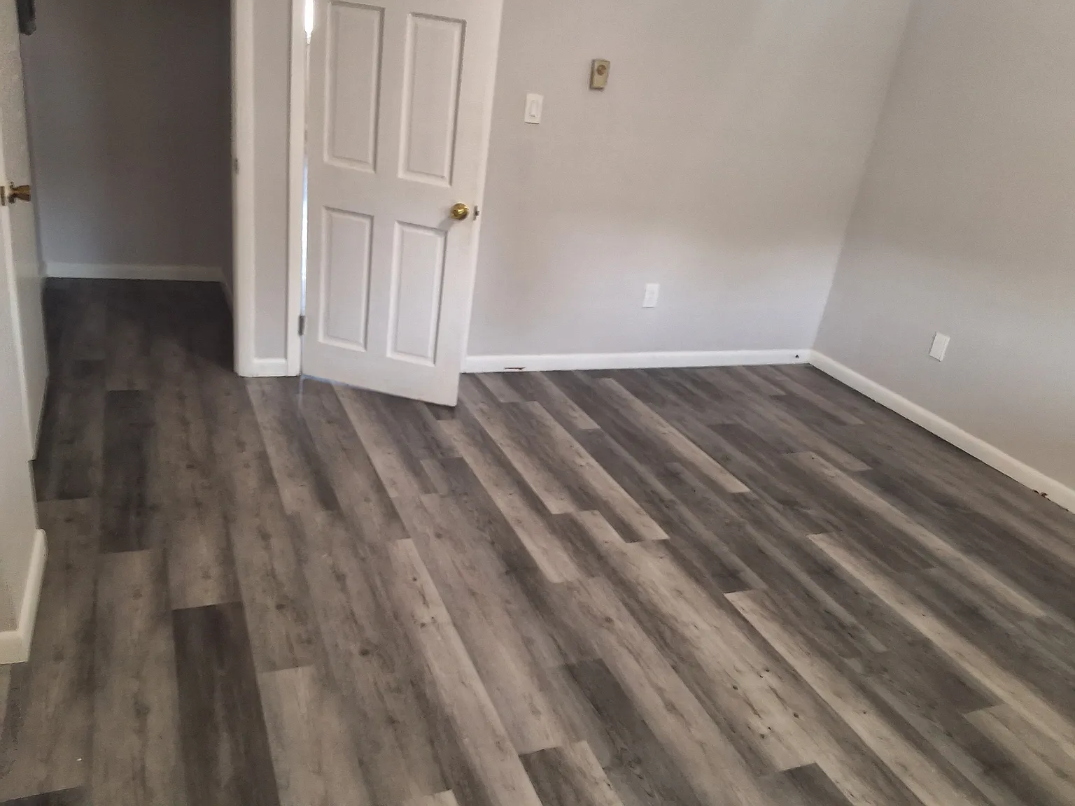 1 bed, 900 sqft, $1,050 — Photo 4