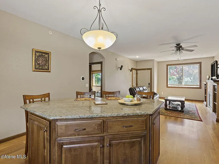 1315 E Mordyl Loop — Photo 10