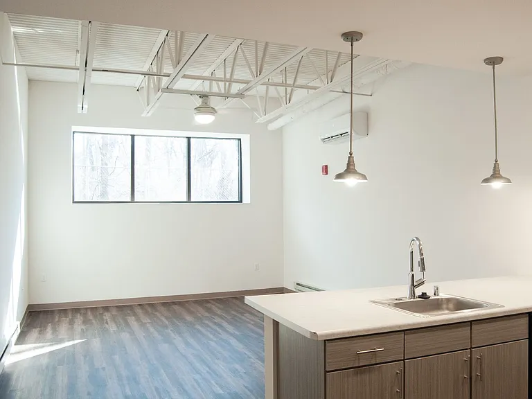 Gateway Lofts I — Photo 8