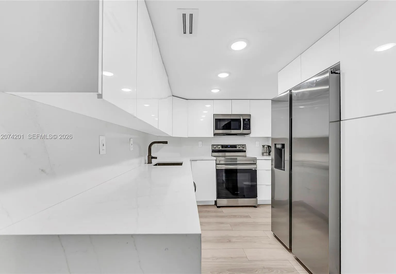 Arlen House Condo — Photo 2