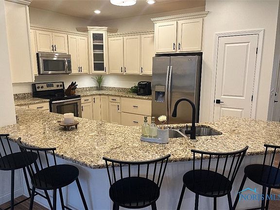 5th image of 1041 White Birch Dr