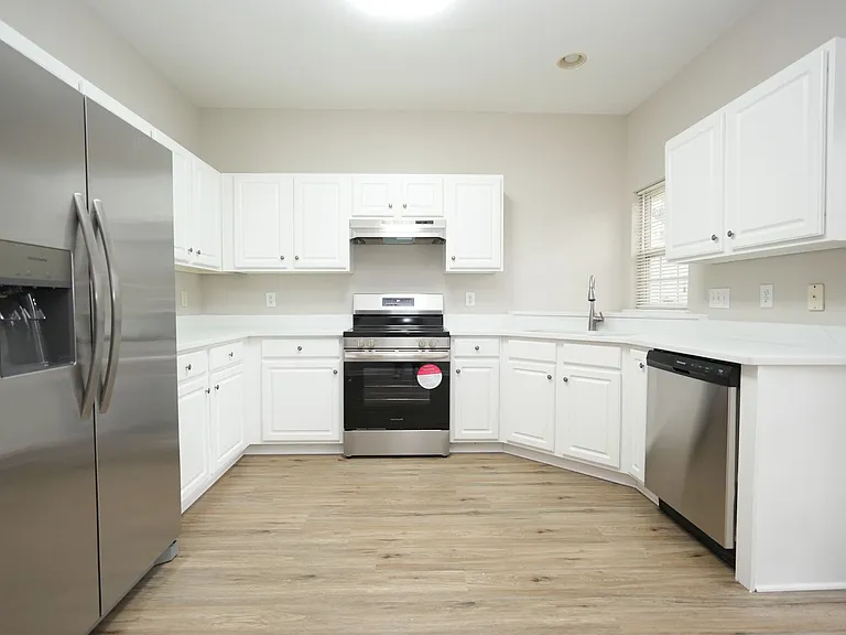 8065 Stoneham Ct — Photo 1