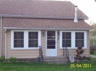 4 Lincoln St, Harvard, IL 60033