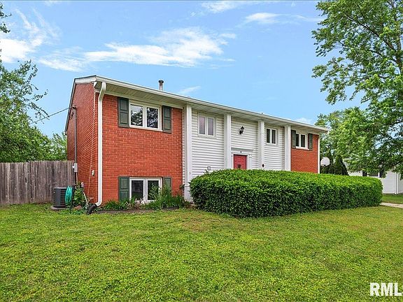 2nd image of 301 Carrie Ln