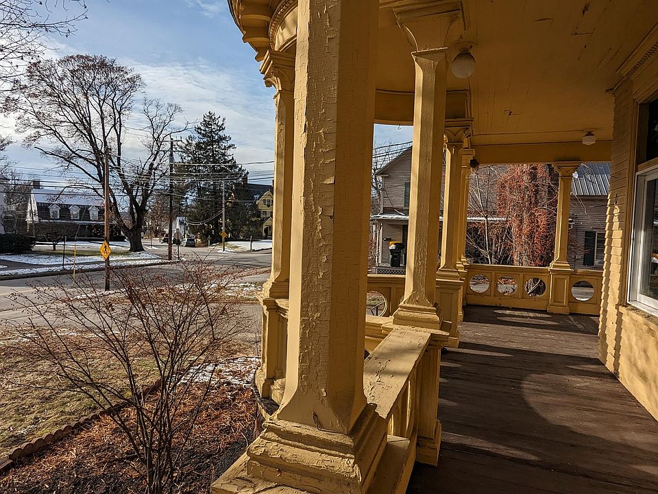 147 Pleasant St, Laconia, NH 03246 Zillow