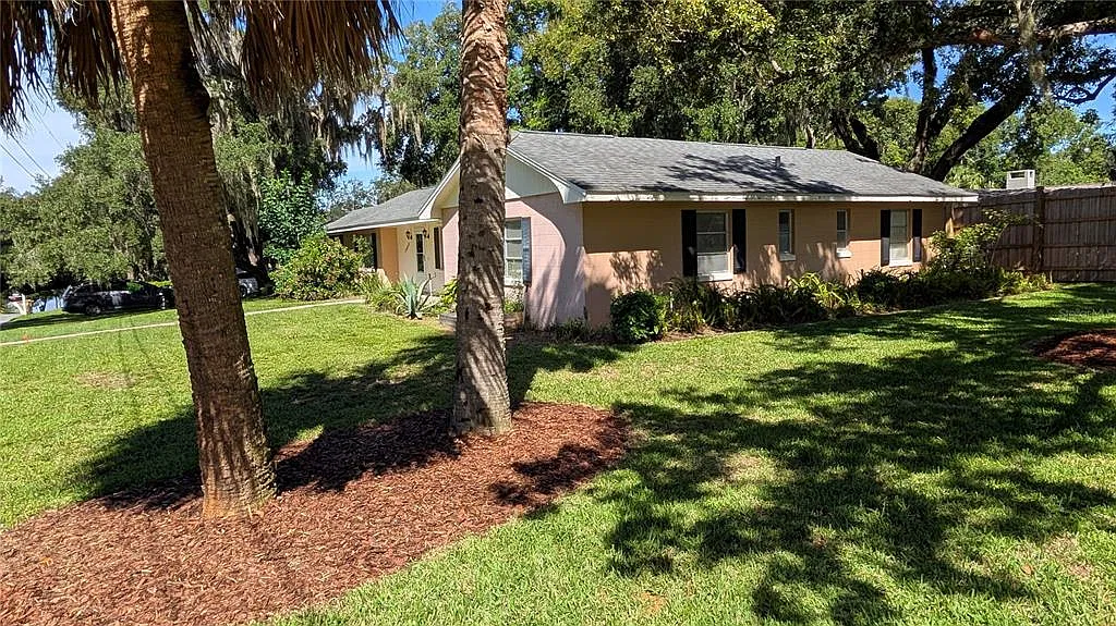 3 bed, 2.5 bath, 1767 sqft, $1,995 — Photo 3