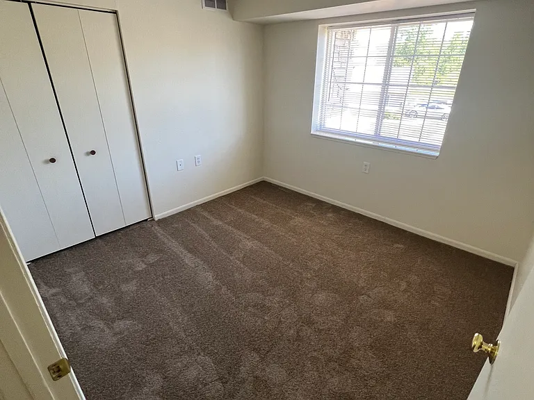 Rosewood Park Apartments — Photo 16