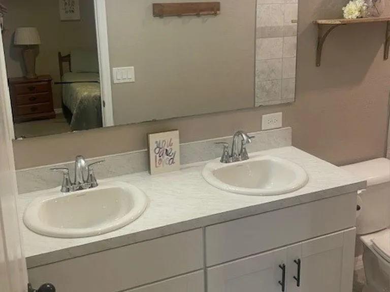 Main bathroom vanity