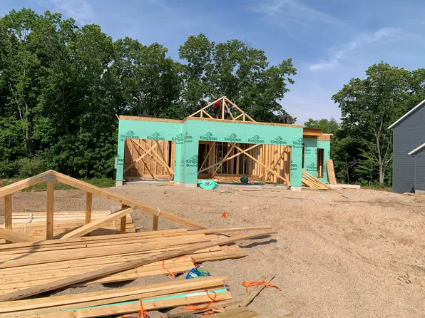 1409 Kimber Dr SE, Lowell, MI 49331