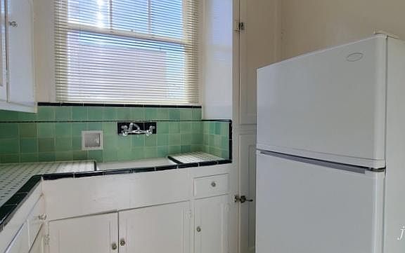 5th image of 336 Claremont Blvd #8