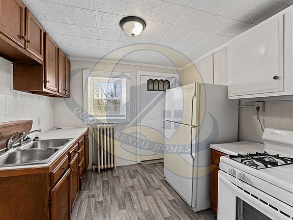 5th image of 829 Clinton St
