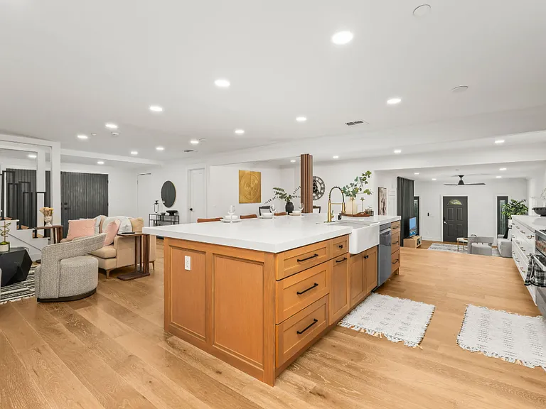 16021 Pomerado Rd — Photo 12