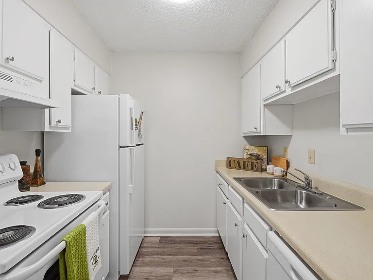 Park Place Apartments — Photo 10