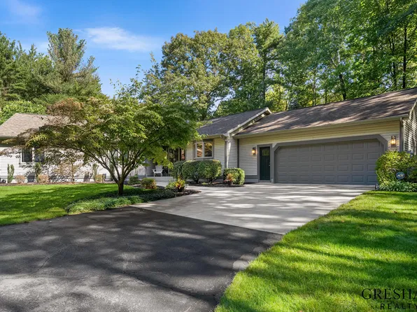 11374 Evert Ct, West Olive, MI 49460
