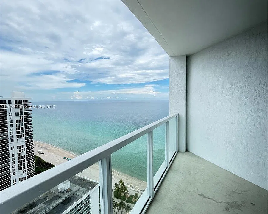 16699 Collins Ave #2806