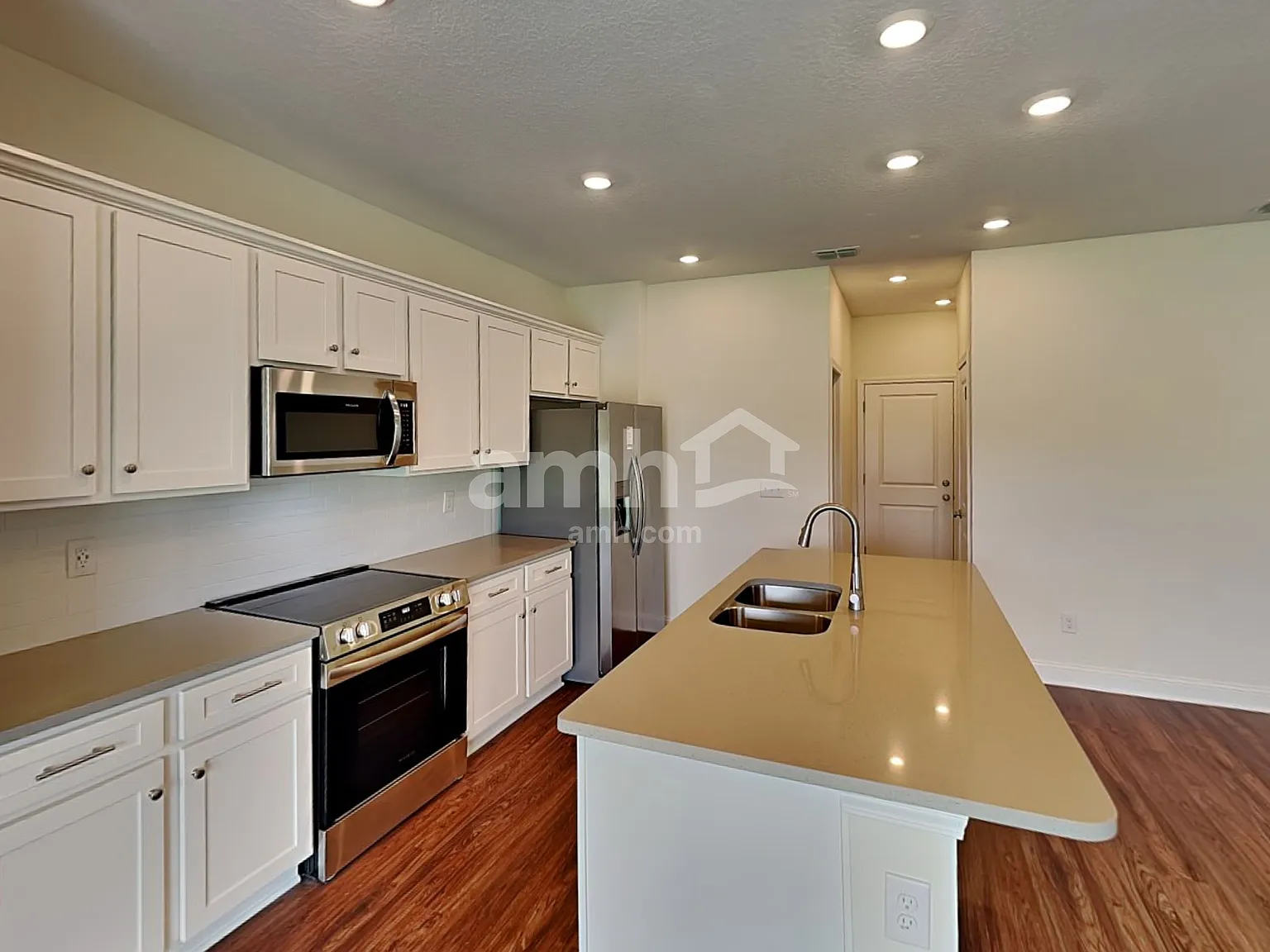 4 bed, 2.5 bath, 1977 sqft, $2,645 — Photo 4