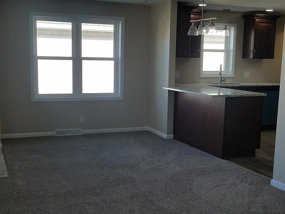 3rd image of 379 Abbington Ave