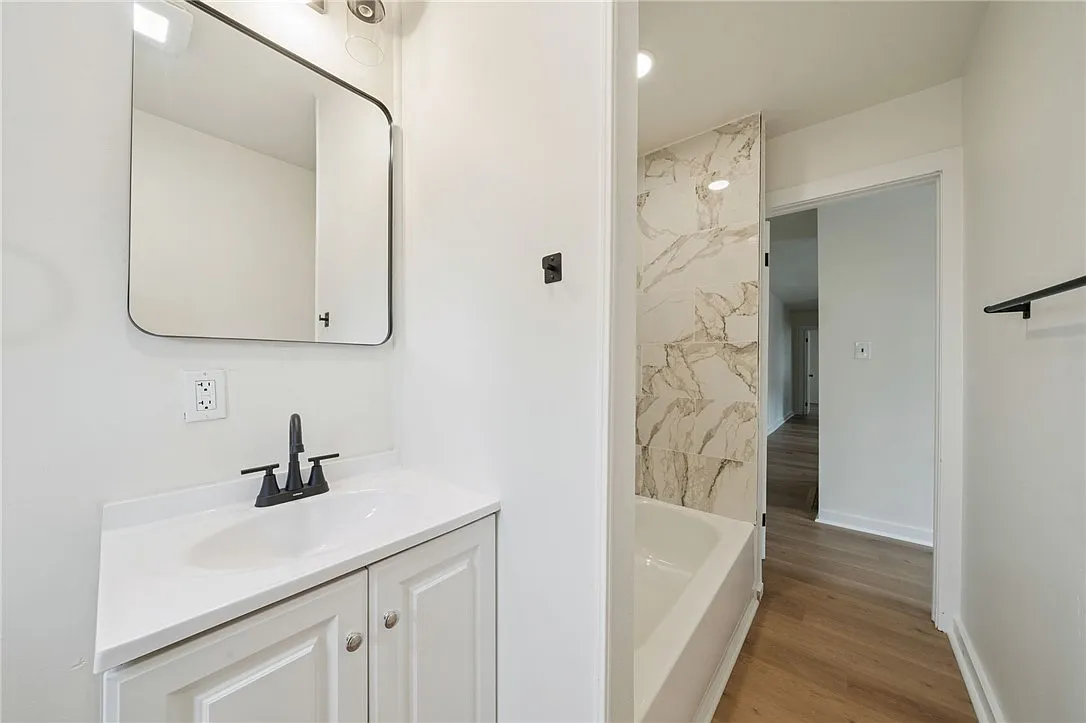 2 bed, 980 sqft, $1,225 — Photo 4