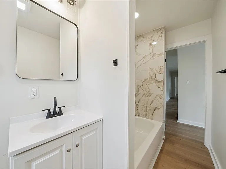 2321 Eccles St #2 — Photo 4