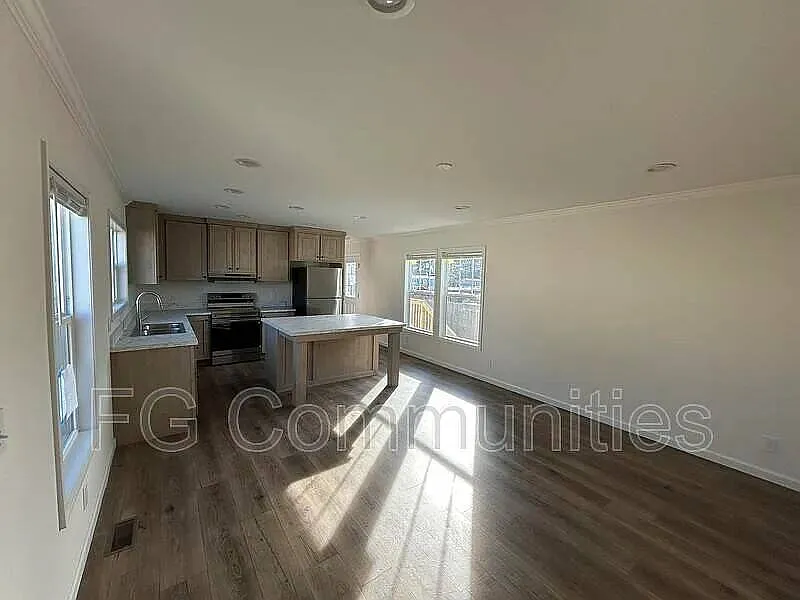 3 bed, 2.0 bath, $1,595 — Photo 3